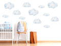 Delikatne naklejki w kształcie chmurek na ścianę – 16 elementów, największa chmurka 32 cm. Urocza ozdoba do pokoju dziecka..png